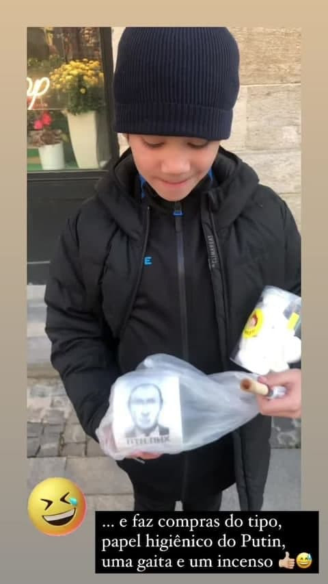 Син ексгравця збірної України Марлоса з символікою, яка ображає Путіна
