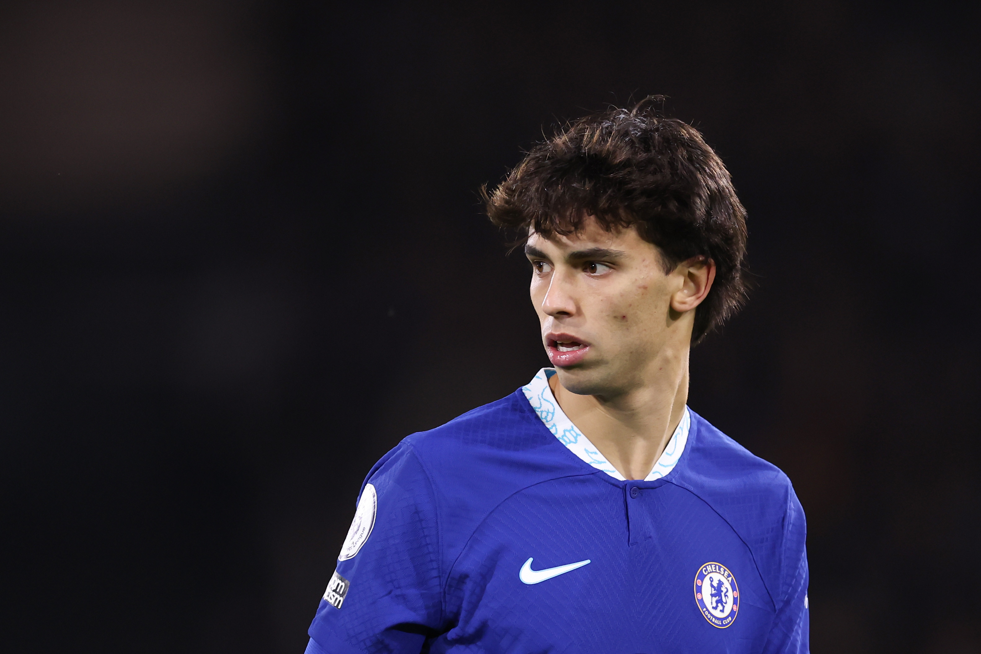 Осоромився. 100-мільйонний гравець отримав вилучення у дебютному матчі за  Челсі. ВІДЕО