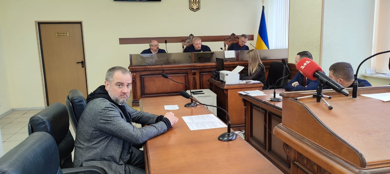 Андрій Павелко знову прийшов до суду без адвоката