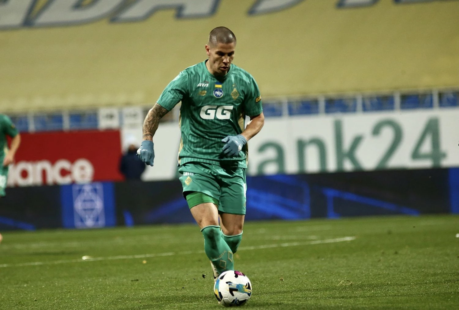 Денис Попов