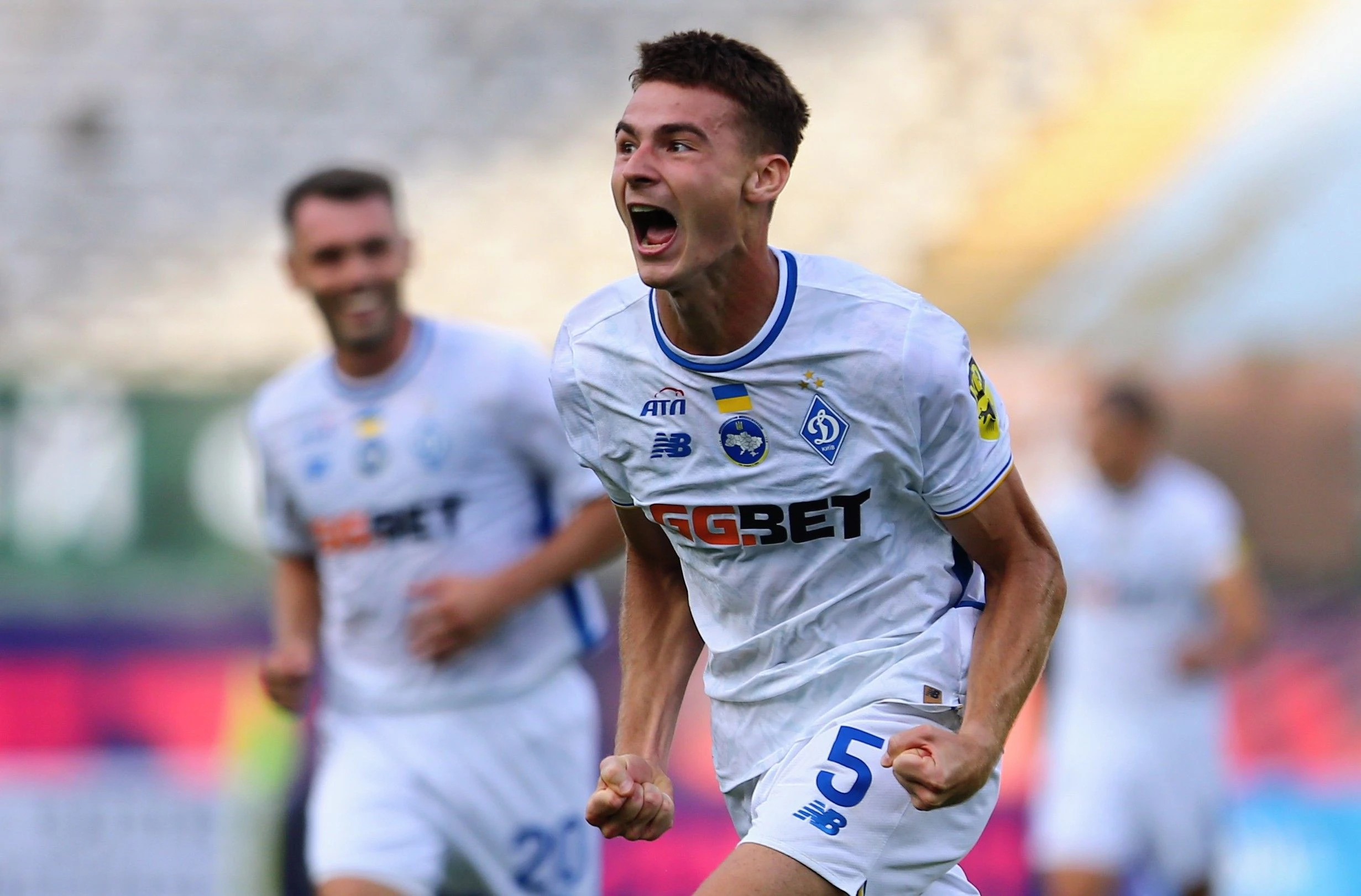 Металіст 1925 підписує Яцика