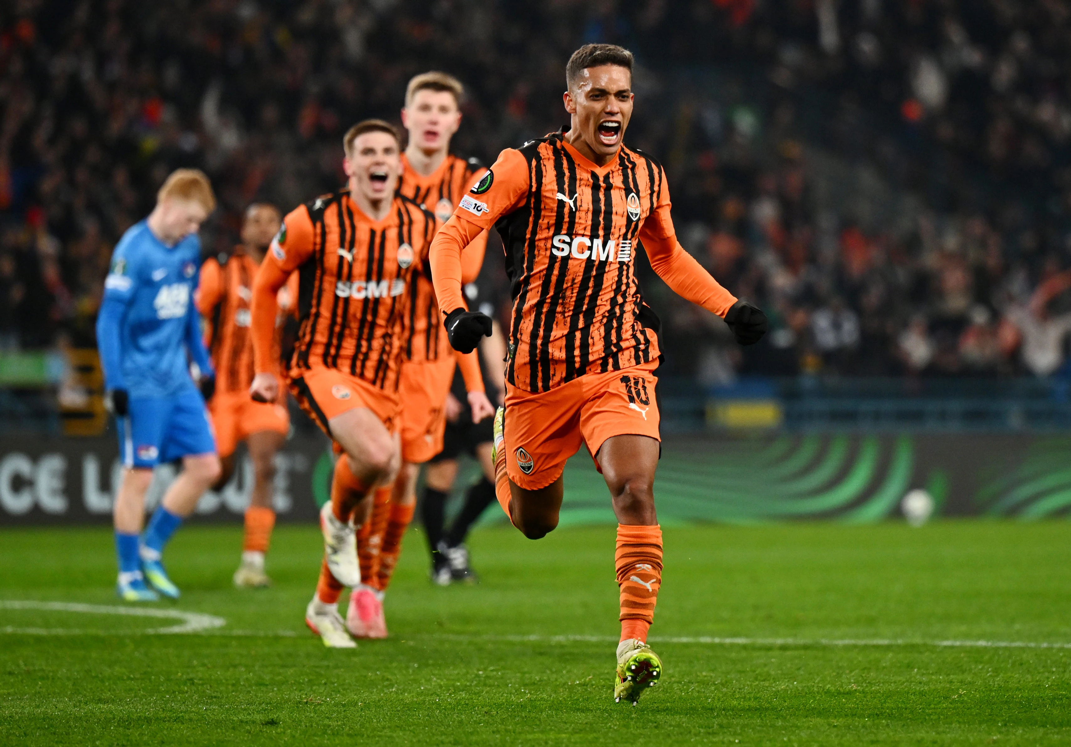 Шахтар зіграв з АЗ